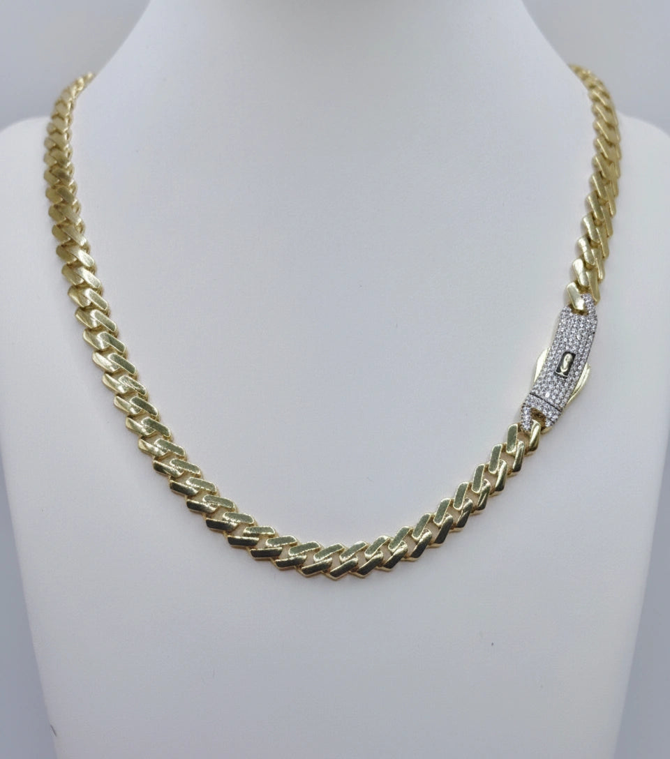 Cadena cuban 10k con broche pavé