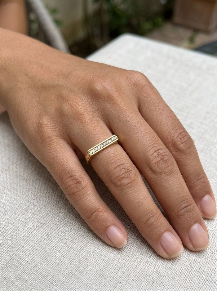 Anillo de oro 14k diseño de barra con circonias Mod 5982