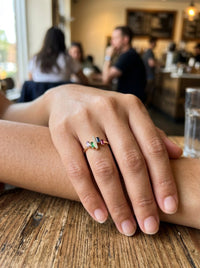 Anillo de oro 14k diseño de barra con circonias y baguettes de colores Mod 5987