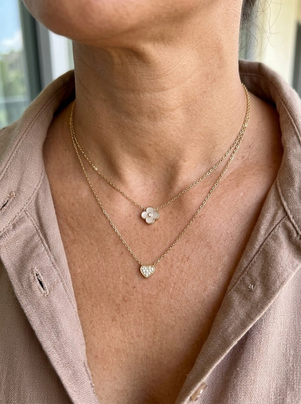 Gargantilla de oro 14k doble cadena con dije de trébol de madre perla y dije de corazón con circonias Mod 6004 - 45 cm