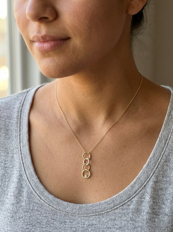 Gargantilla de oro 14k con dije de cuatro aros entrelazados y circonia Mod 6007 - 45 cm