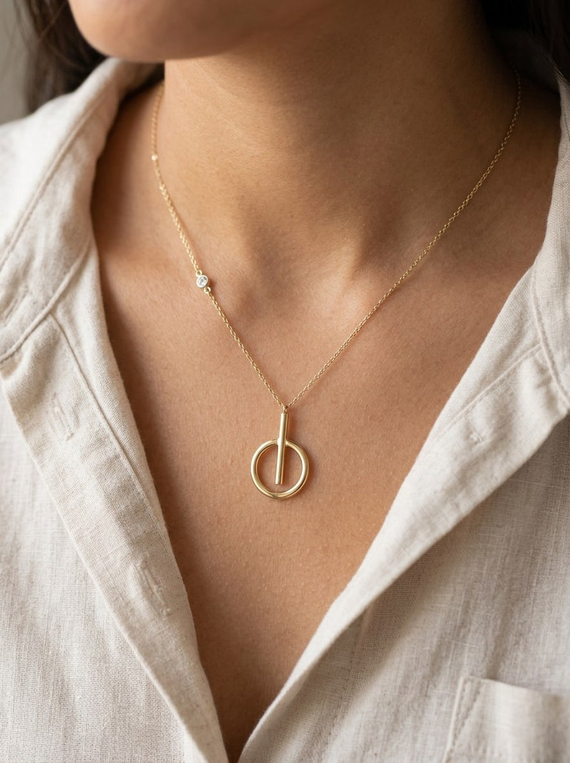 Gargantilla de oro 14k con dije de aro y barra con circonia lateral Mod 6008 - 45 cm