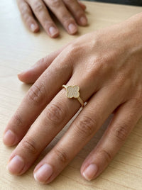 Anillo de oro 10k diseño de trébol con pavé de circonias Mod 6012
