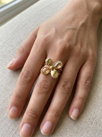 Anillo de oro 14k diseño de flor con circonias champaña y doble aro Mod 6022