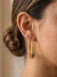 Arracadas de oro 10k ovaladas con grabado chevron diamantado Mod 6027