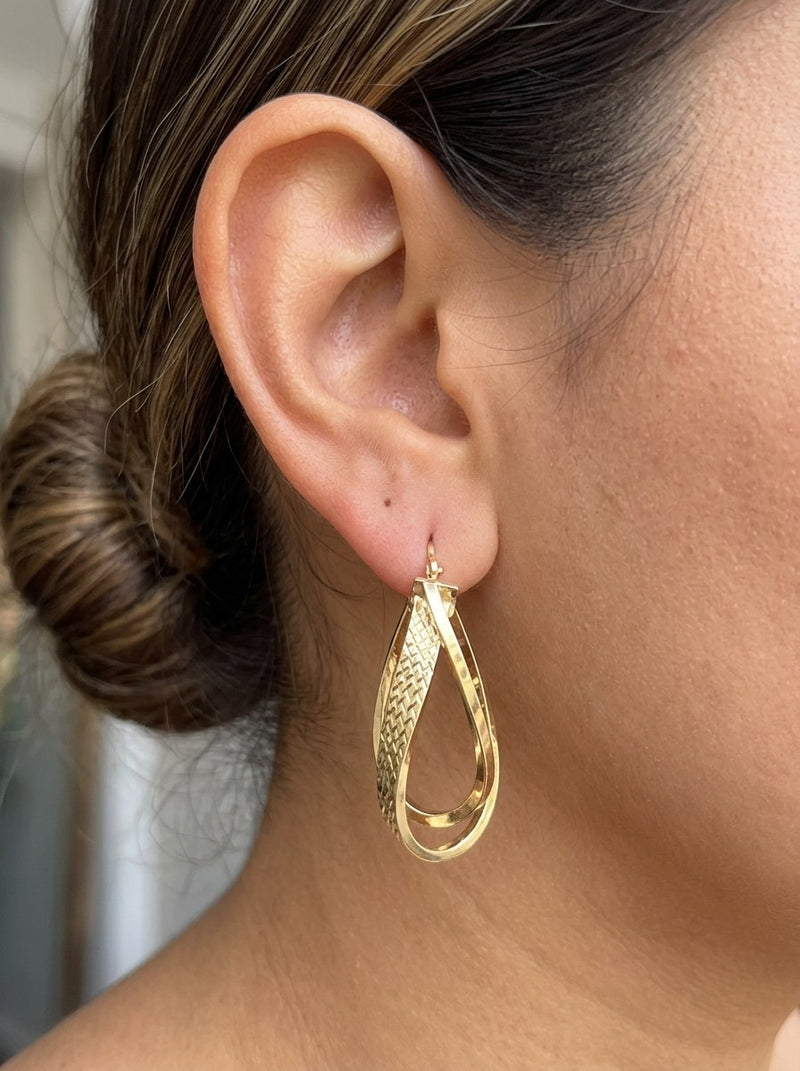 Arracadas de oro 10k diseño doble gota entrelazada con diamantado Mod 6028