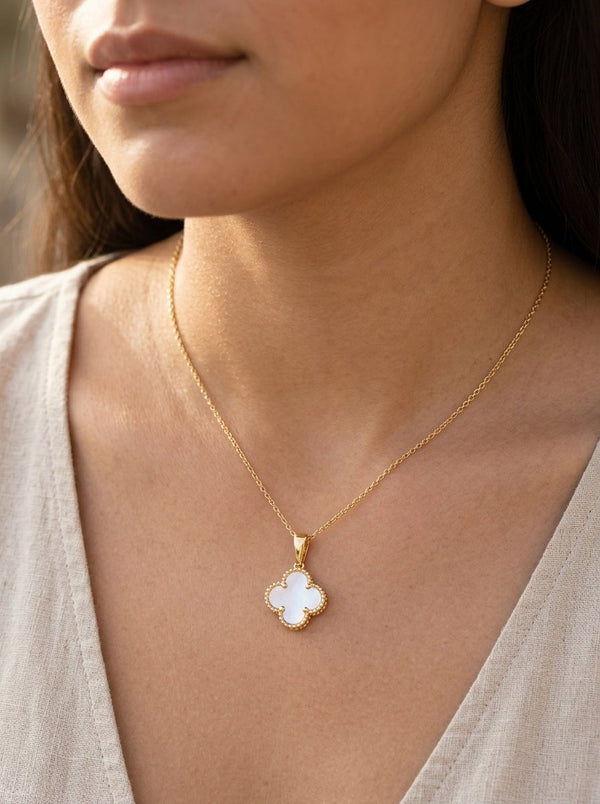 Dije de oro 14k trébol con madre perla Mod 6063 - 1.5 cm