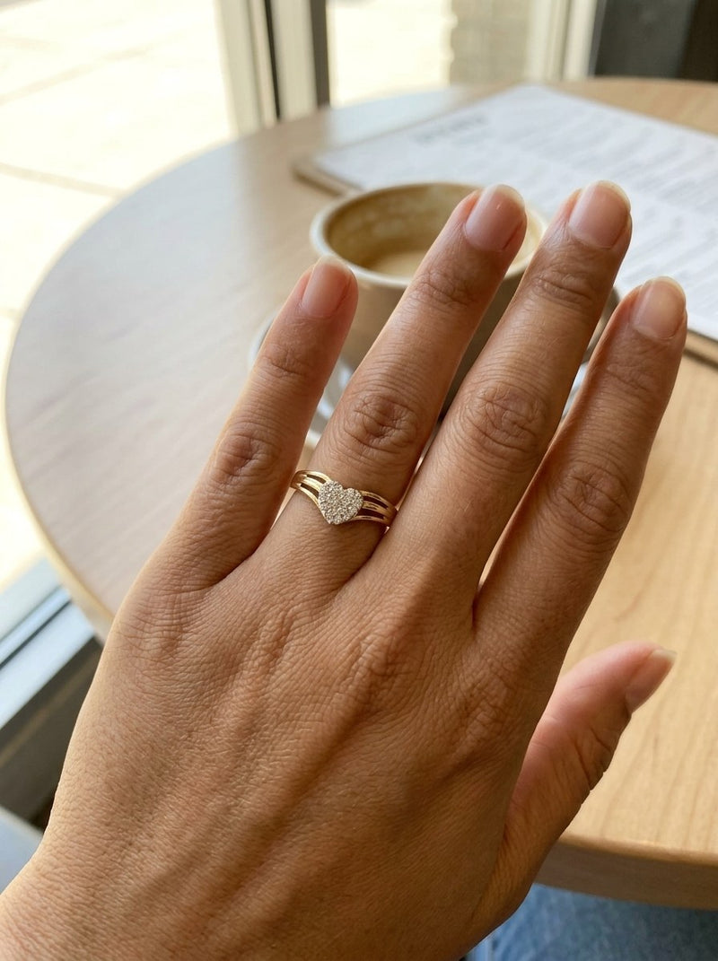 Anillo de oro bicolor 14k con corazón de circonias Mod 6073