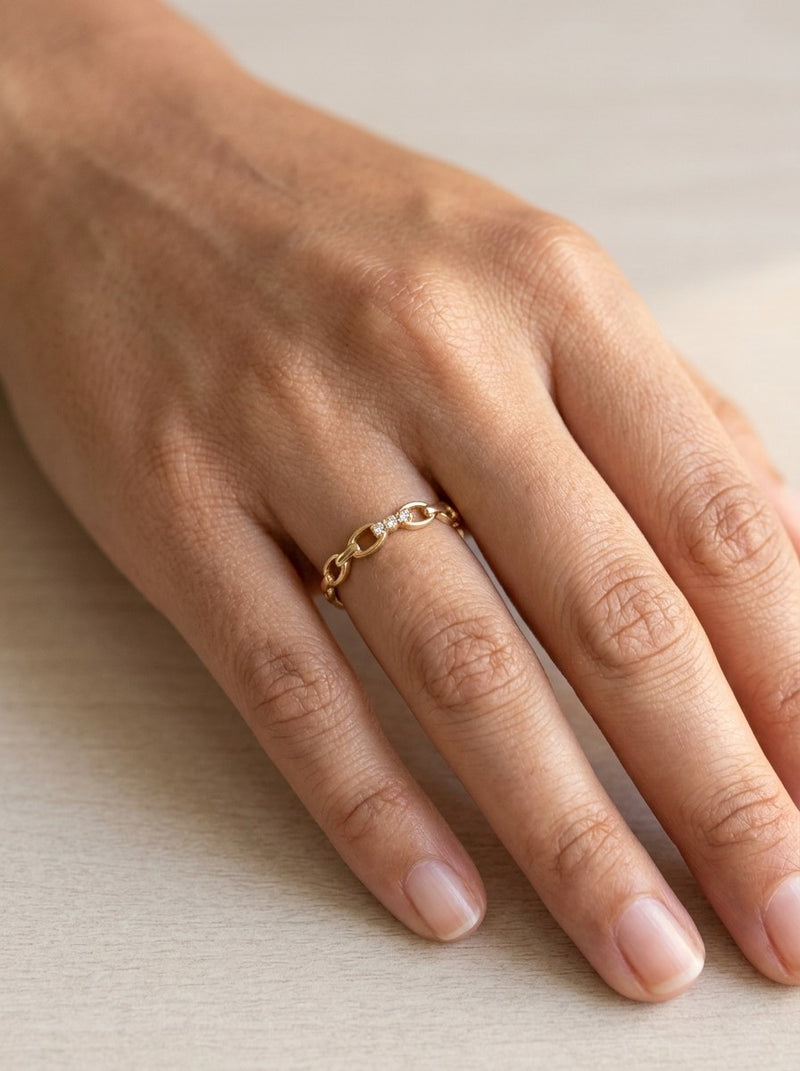 Anillo de oro 14k de eslabones con circonias Mod 6077