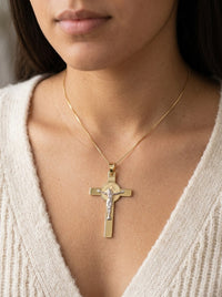 Dije de oro 10k de cruz de San Benito grande con Cristo en oro blanco Mod 6093 - 6 cm