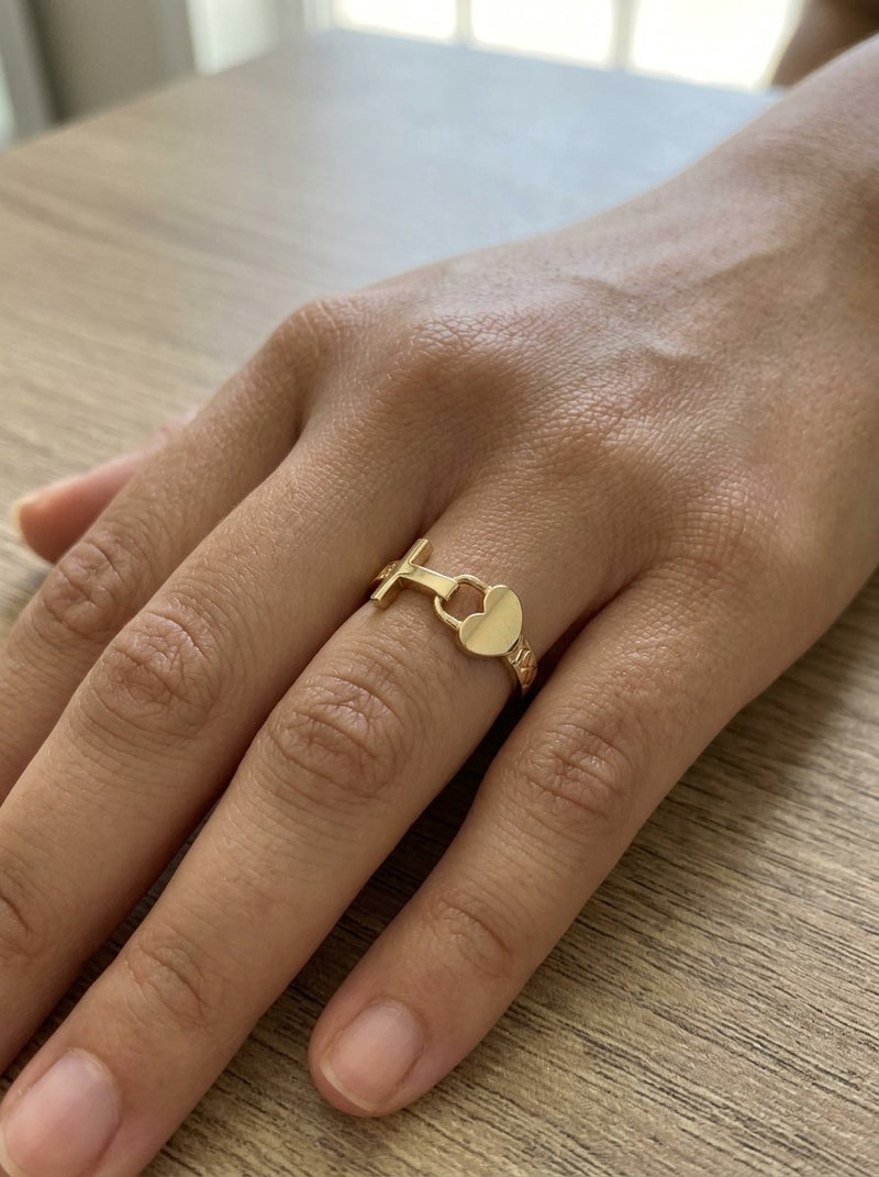 Anillo de oro 14k con cruz y corazón Mod 6108