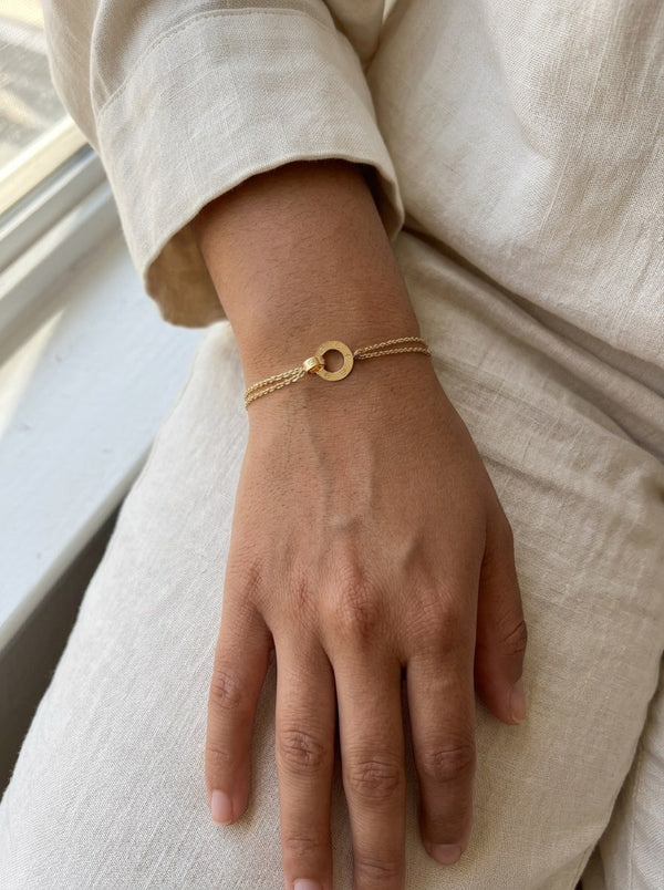 Pulsera de oro 14k tipo diseñador con dos aros entrelazados de tornillos Mod 6115 - 18 cm