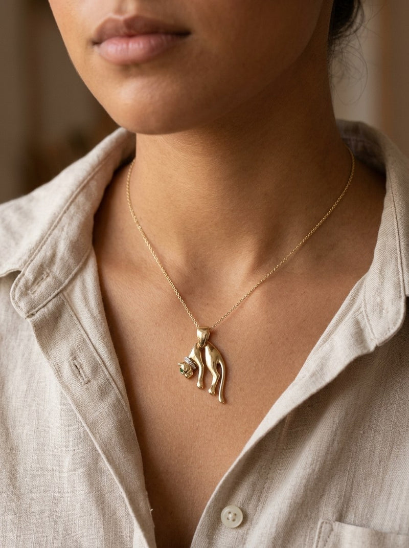 Dije de oro 14k tipo diseñador de pantera con piedra verde y piedras blancas Mod 6145