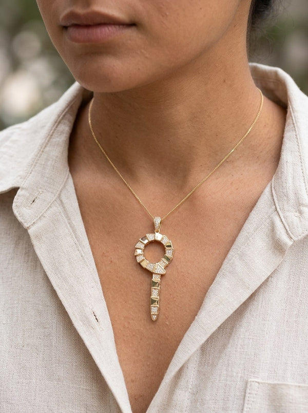 Dije de oro 14k tipo diseñador de serpiente con escamas de oro liso y piedras blancas Mod 6181 - 8 cm