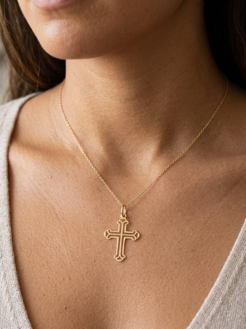 Dije de oro 14k de cruz calada con puntas de trébol Mod 6186 - 2 cm