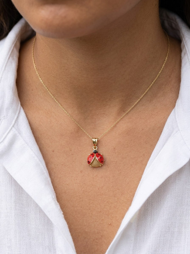 Dije de oro 14k de catarina con esmalte rojo Mod 6194 - 1 cm