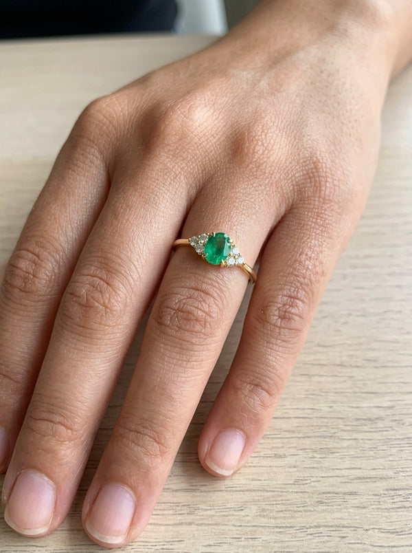 Anillo de oro 14k con esmeralda natural y diamantes naturales Mod 6220