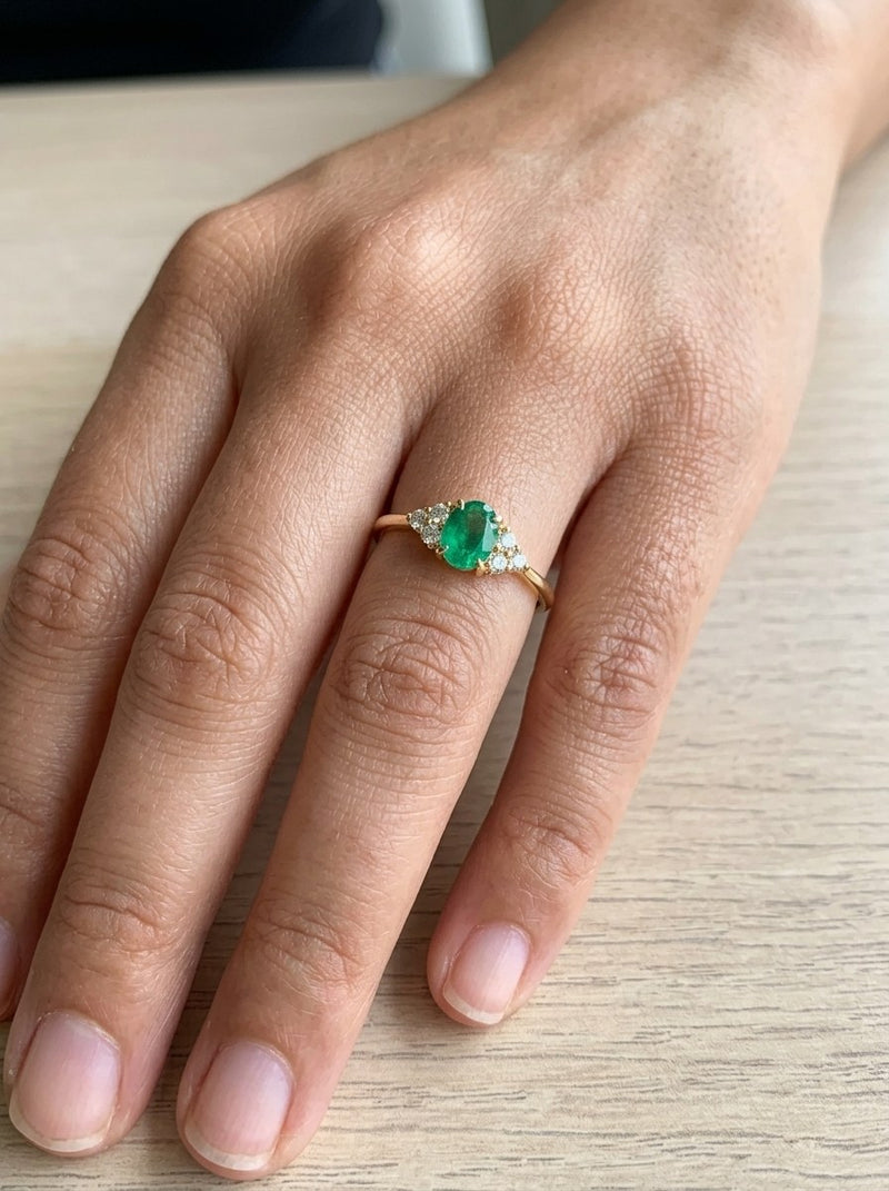 Anillo de oro 14k con esmeralda natural y diamantes naturales Mod 6220