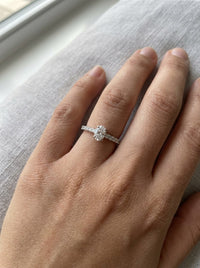 Anillo de oro blanco 18k solitario con diamante natural corte oval Mod 6230