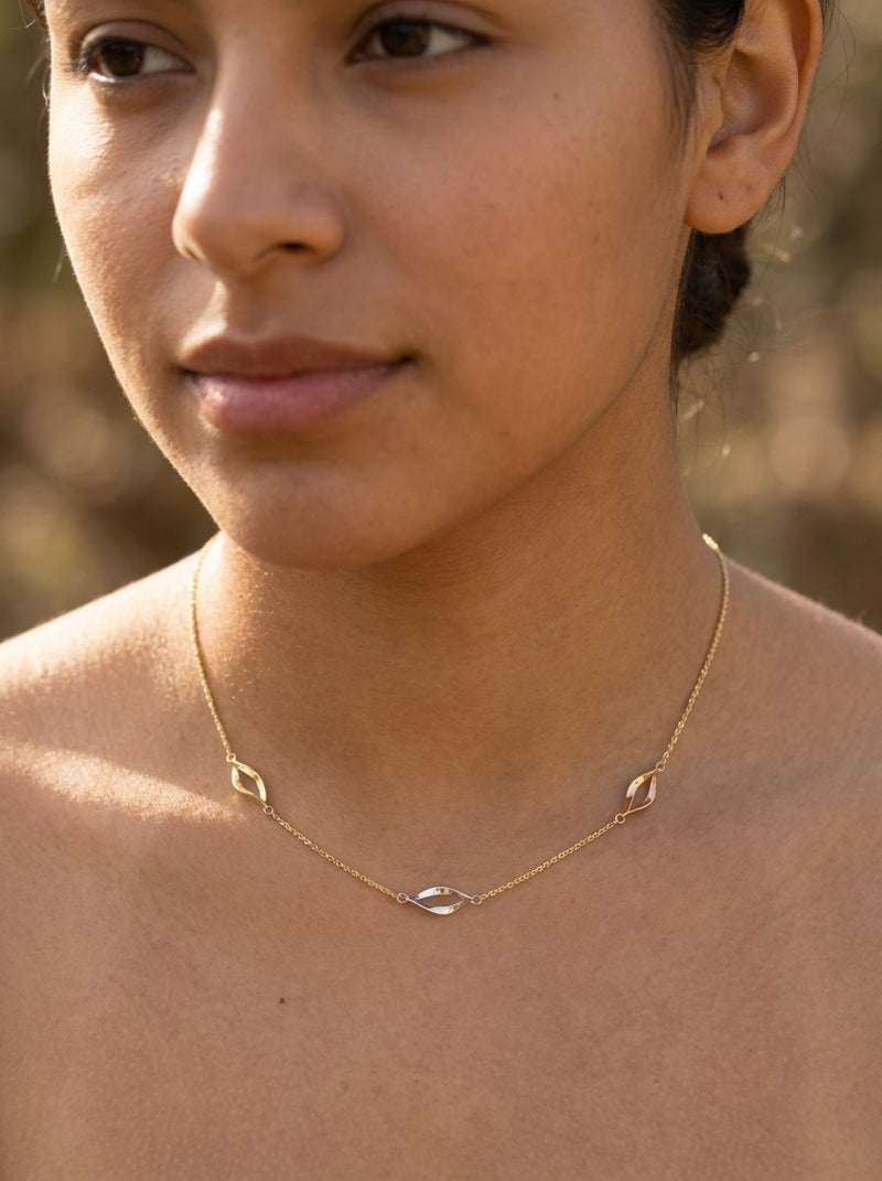 Gargantilla de oro 14k con tres gotas caladas tricolor Mod 6247 - 45 cm