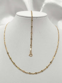 Set de oro 14k de cadena y pulsera tejido barbado diamantado con placas Mod 6267 - 50 cm y 18 cm x 2 mm, foto real en exhibidor