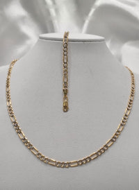 Set de oro 14k de cadena y pulsera tejido fígaro en dos tonos Mod 6269 - 60 cm y 18 cm x 4 mm, foto real en exhibidor
