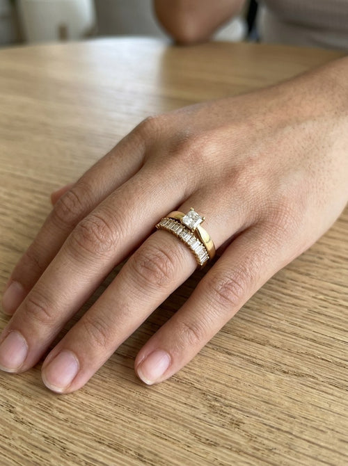 Alianza de oro 14k con circonia cuadrada y media churumbela de baguettes Mod 6292