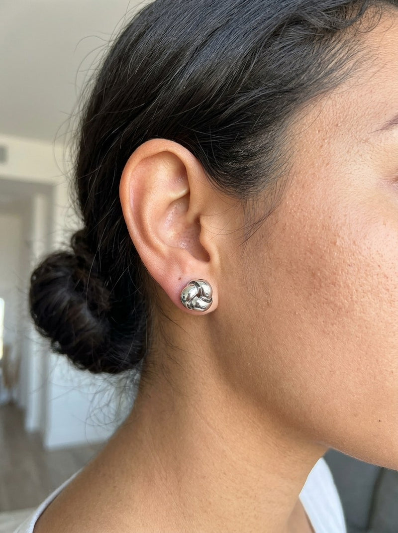 Aretes de oro blanco 14k de nudo Mod 6303
