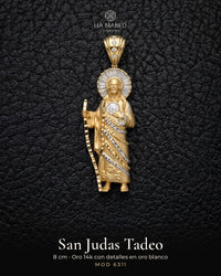 Dije de oro 14k de San Judas Tadeo con detalles en oro blanco y circonias Mod 6311 - 8 cm, foto de estudio