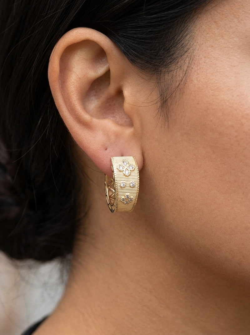 Arracadas de oro 14k tipo diseñador con flores de circonias Mod 6327 - 2 cm