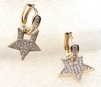 Huggies de oro 14k con estrella de circonias Mod 6331, foto real
