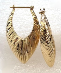 Arracadas de oro 14k en V rayadas Mod 6338 - 3 cm, foto real