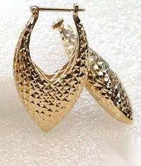Arracadas de oro 14k en V diamantadas Mod 6339 - 3 cm, foto real