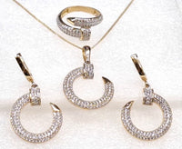 Set de oro 14k tipo diseñador de dije, anillo y aretes de clavo con circonias Mod 6342 - 45 cm, foto real