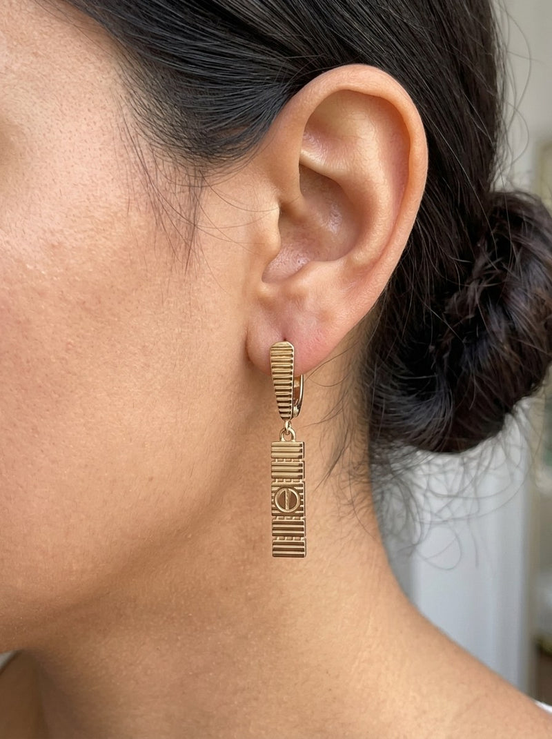 Aretes de oro 14k tipo diseñador de barras con tornillo Mod 6348 - 3 cm