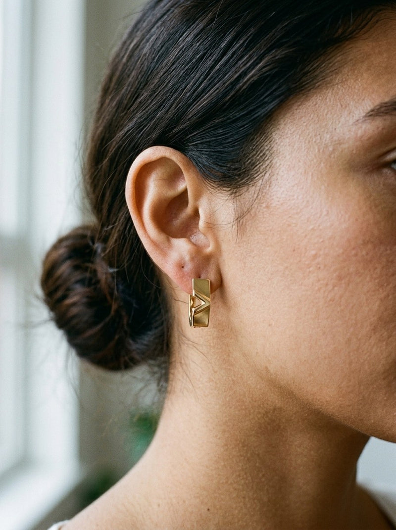 Aretes de oro 14k geométricos en V Mod 6352