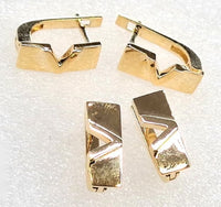 Aretes de oro 14k geométricos en V Mod 6352, foto real