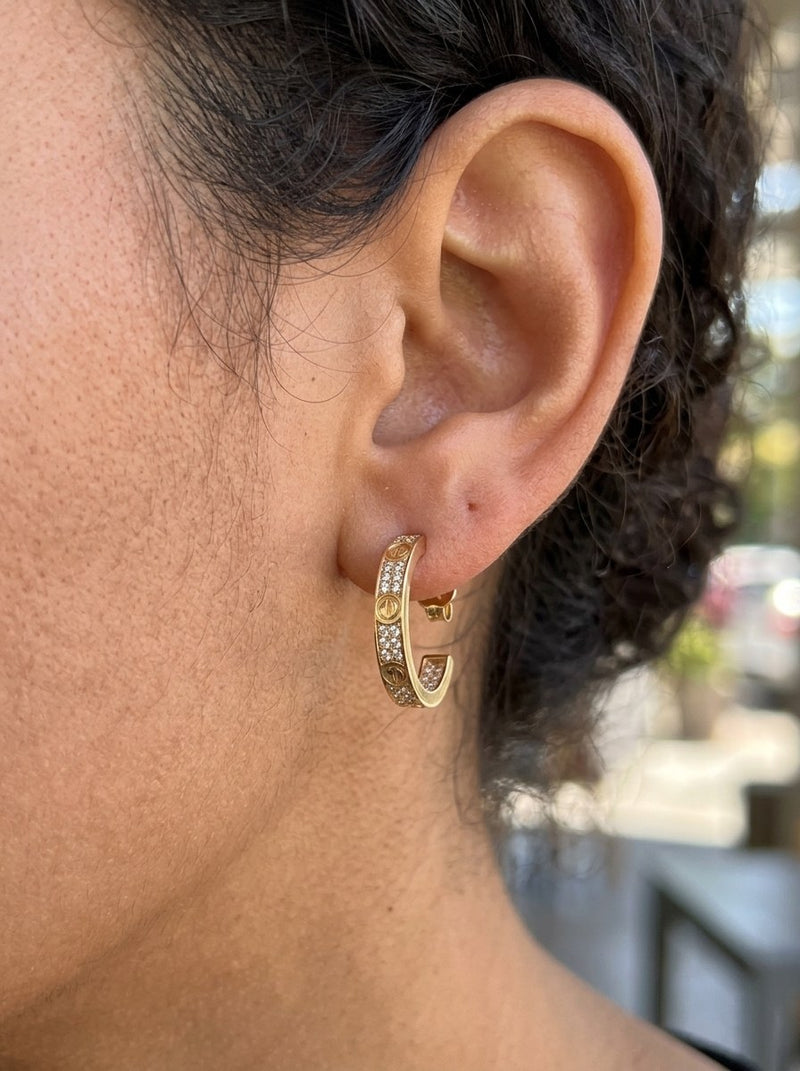 Arracadas de oro 14k tipo diseñador con tornillos y pavé de circonias Mod 6362 - 2 cm