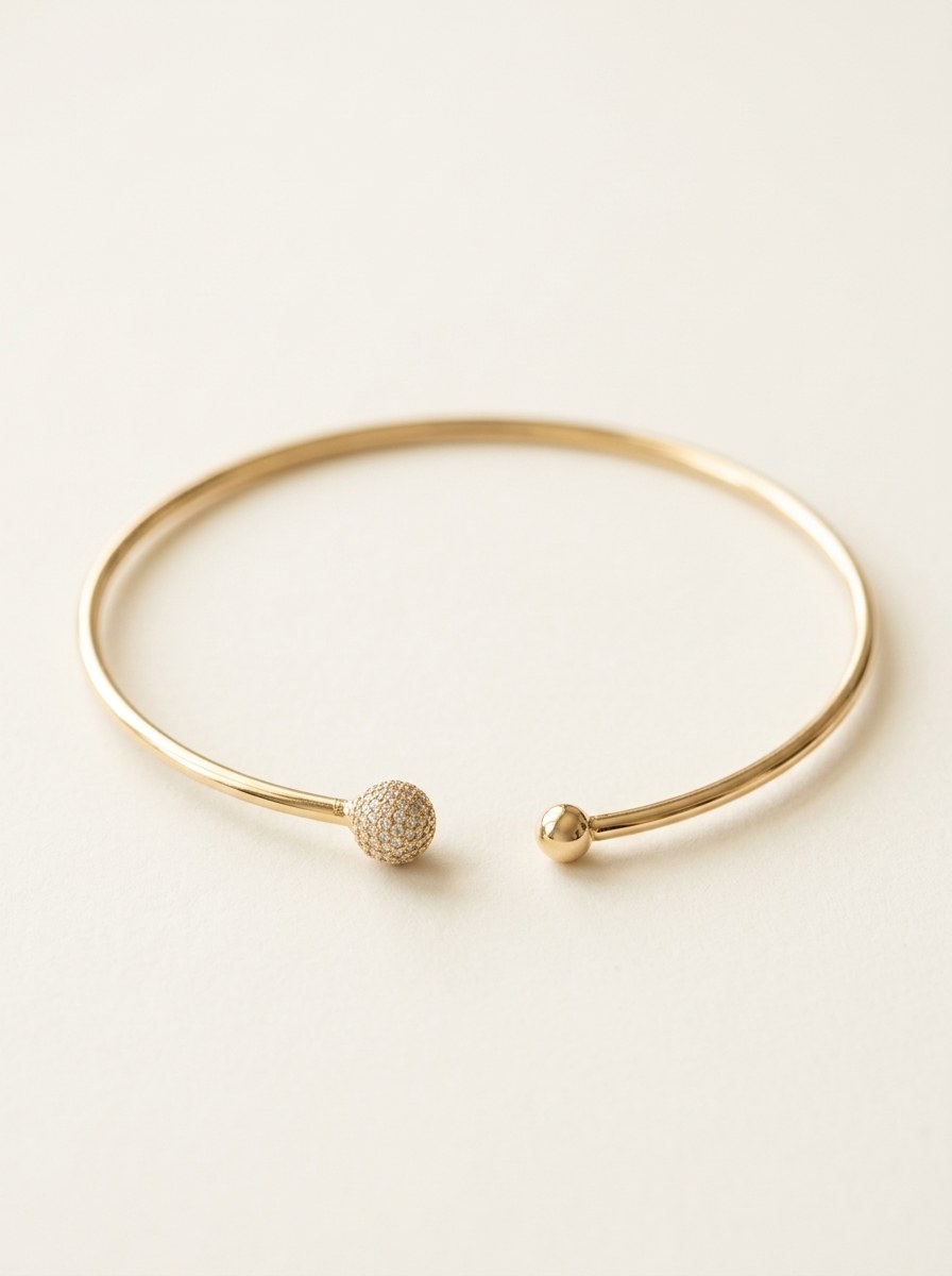 Brazalete de oro 14k rígido abierto con esfera de circonias y esfera lisa Mod 6372 - 18 cm